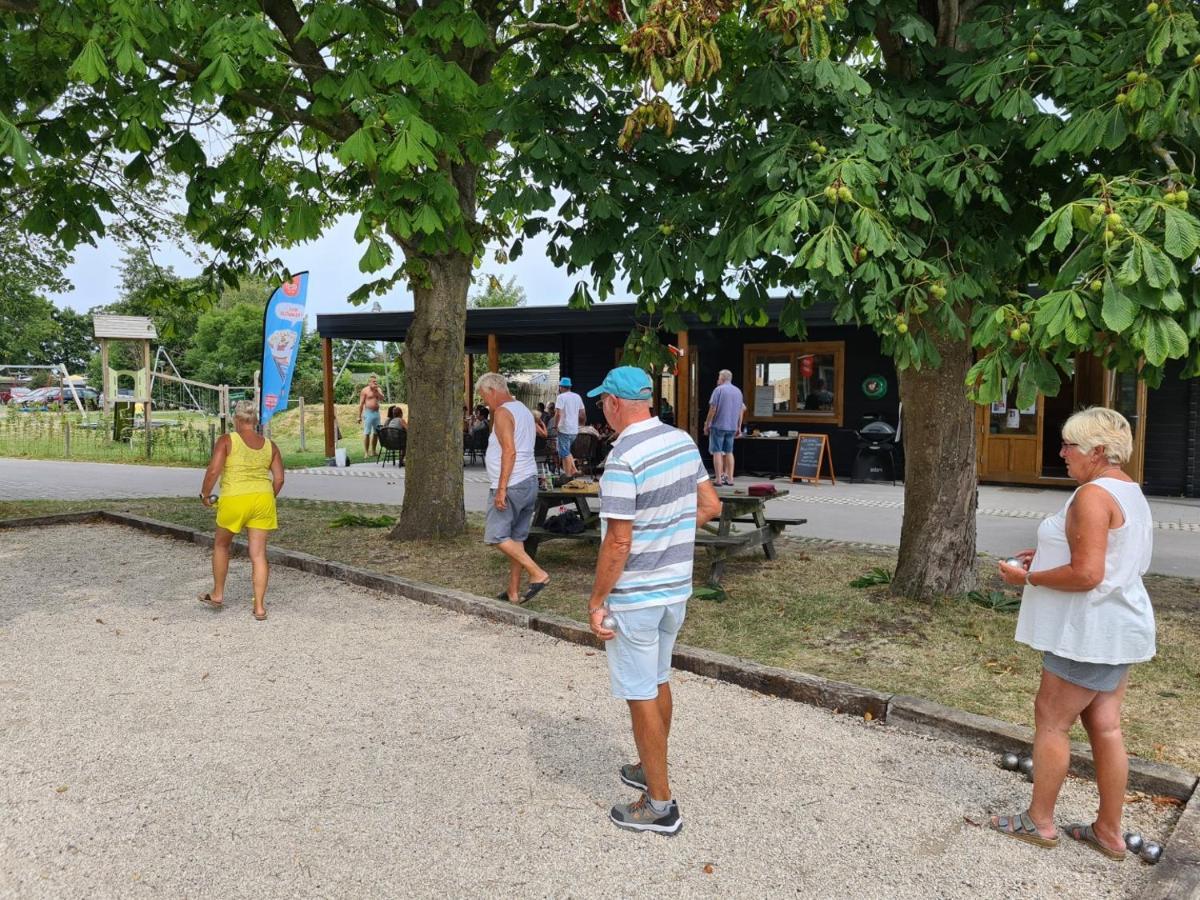 Bungalow 6 Op Recreatiepark De Wielen Sint Maarten Kültér fotó